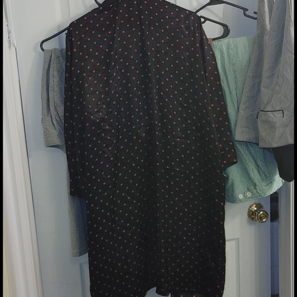 2 sweats, 1 vest, 1 night gown, 1 pair of slacks - Picture 3 of 12